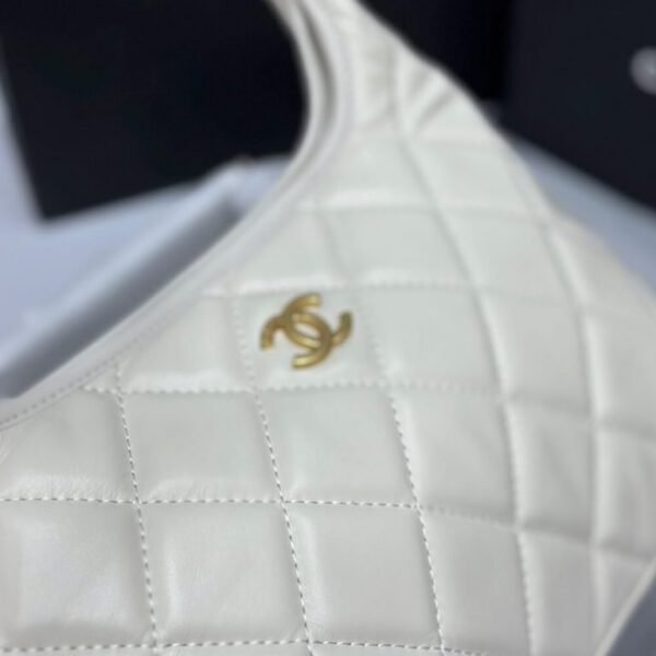 CHANEL LARGE HOBO BAG - Image 6