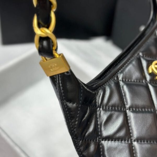 CHANEL HOBO BAG - Image 7